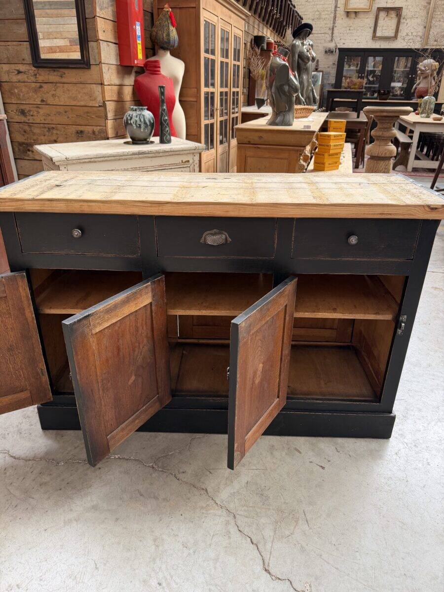 Double-sided furniture from the early 20th century.