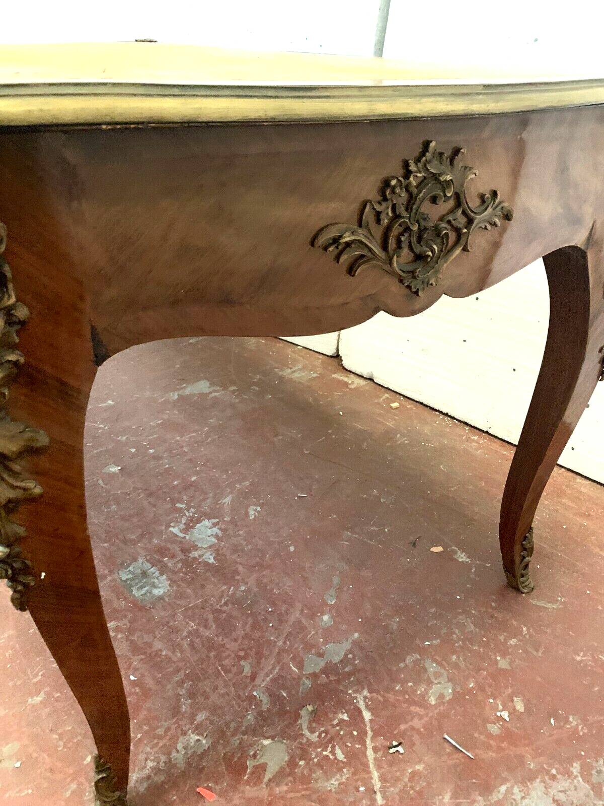 Louis XV style ceremonial desk, 19th century fawn leather top