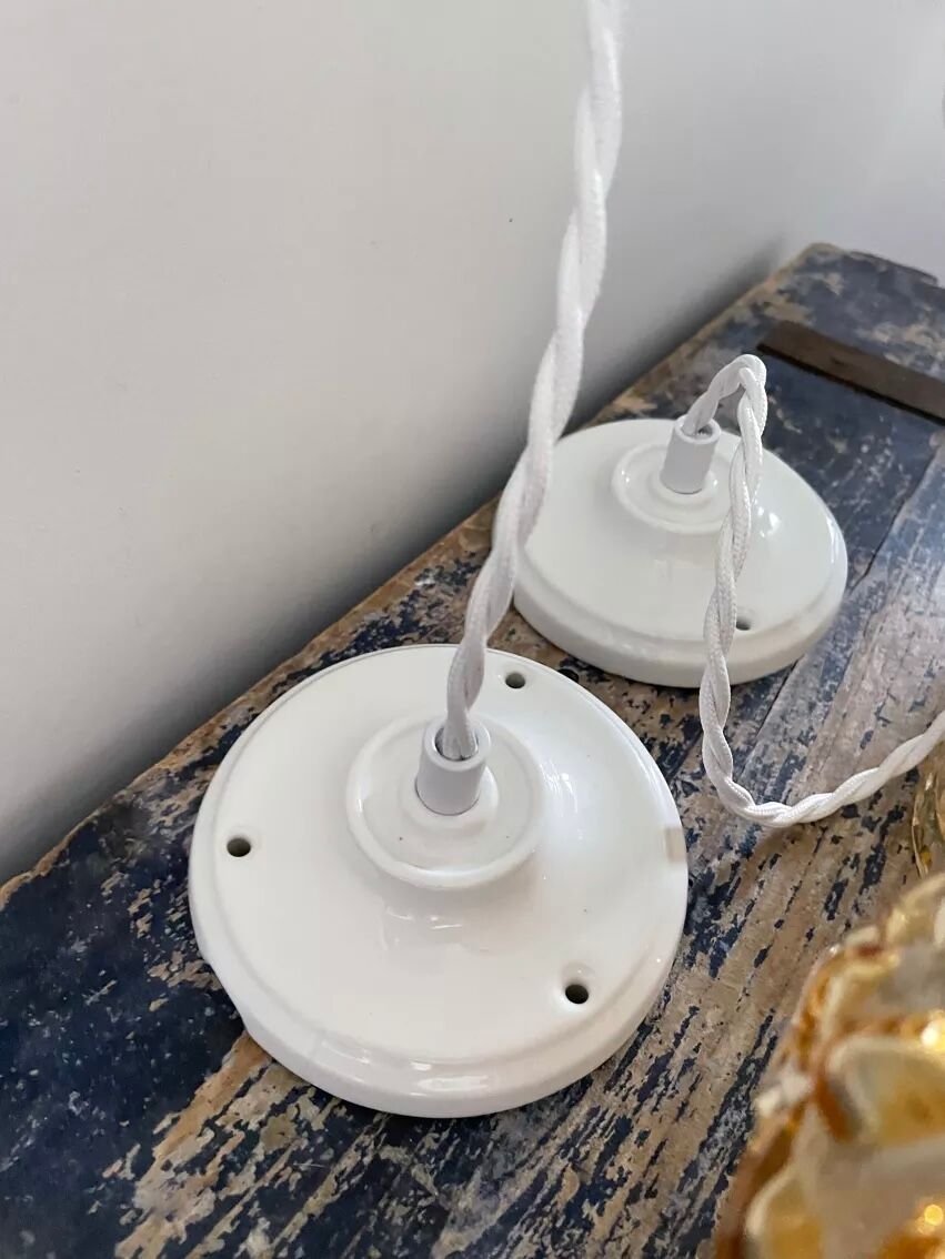 Set of two suspensions in gilded chiseled glass