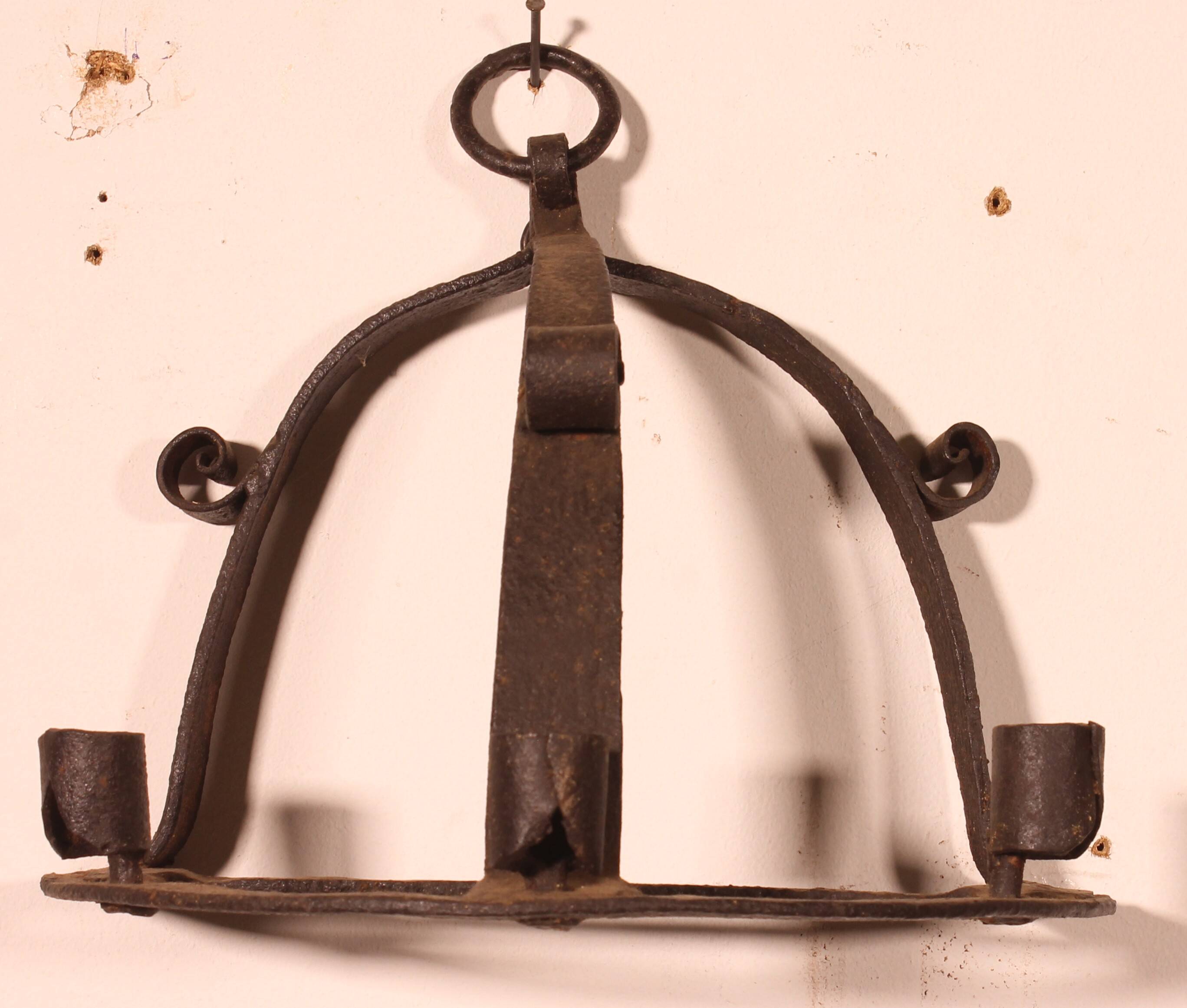 Paire d’appliques en fer forgé de style médieval