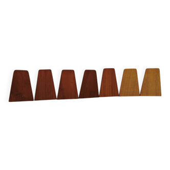 Set of 7 vintage bookends from the 1960s in teak/oak wood with metal feet.