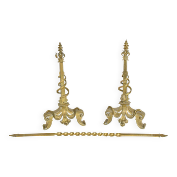 Paire de chenets en bronze doré à décor des serpents