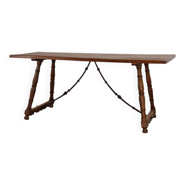 Table tréteau en noyer espagnol du XVIIIe siècle avec entretoise en fer