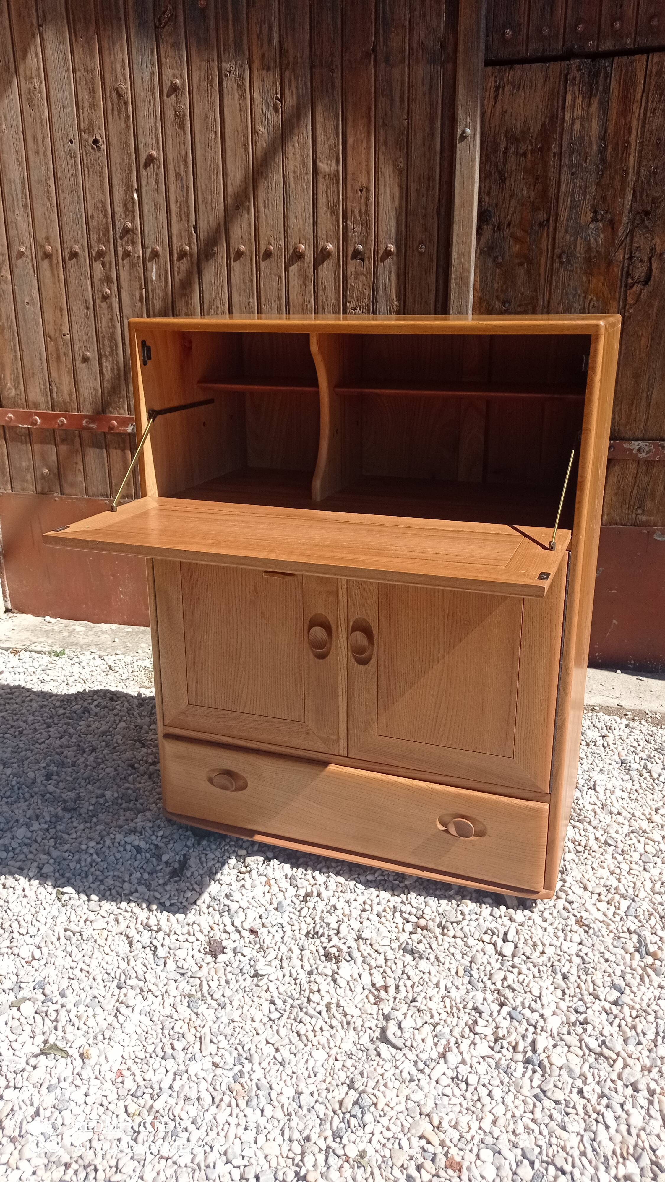 Cabinet à coktail Ercol