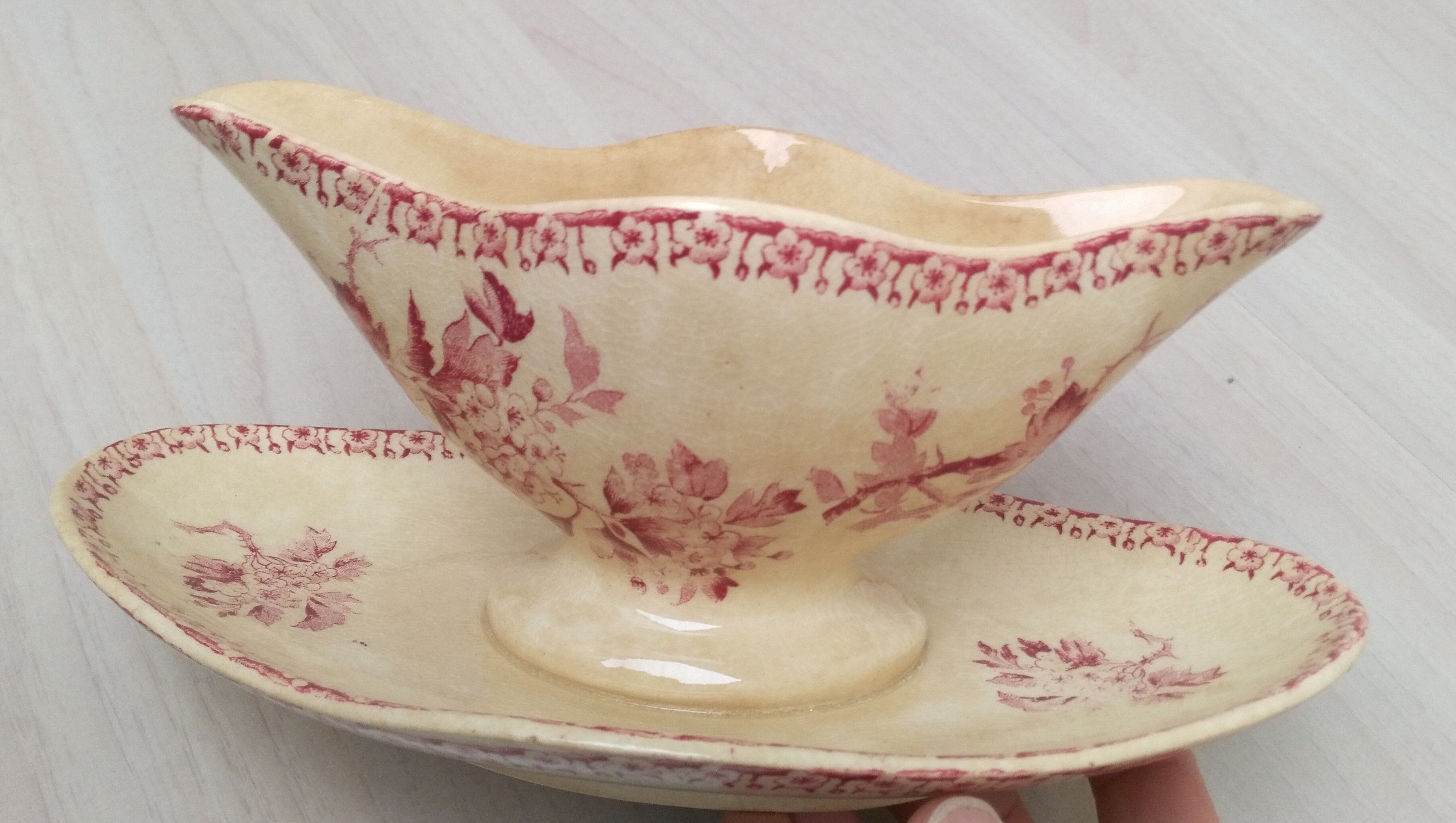 Saucière in iron earth of Gien model Pink hawthorn