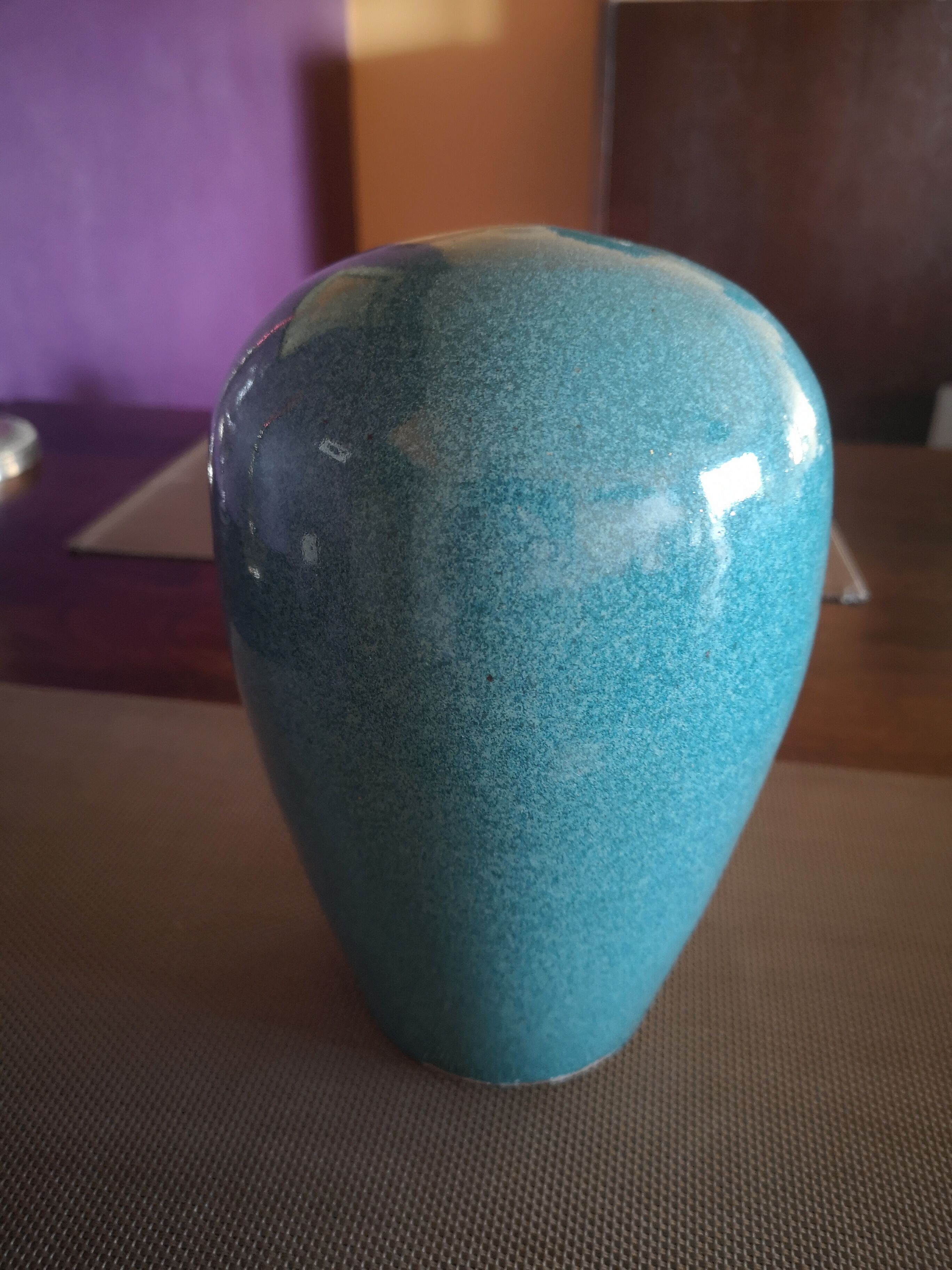 Cache pot en céramique ou grés émaillé bleu turquoise signé