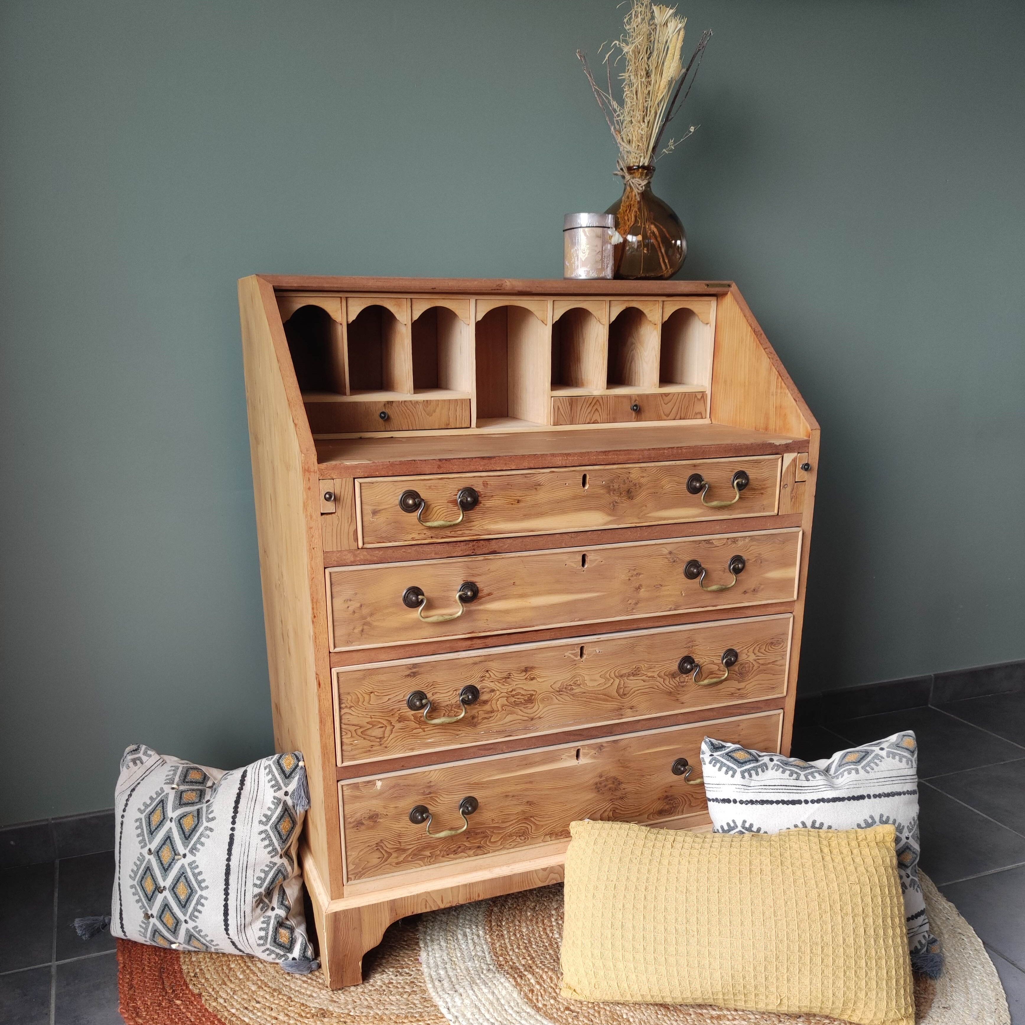 Rough wood secretary