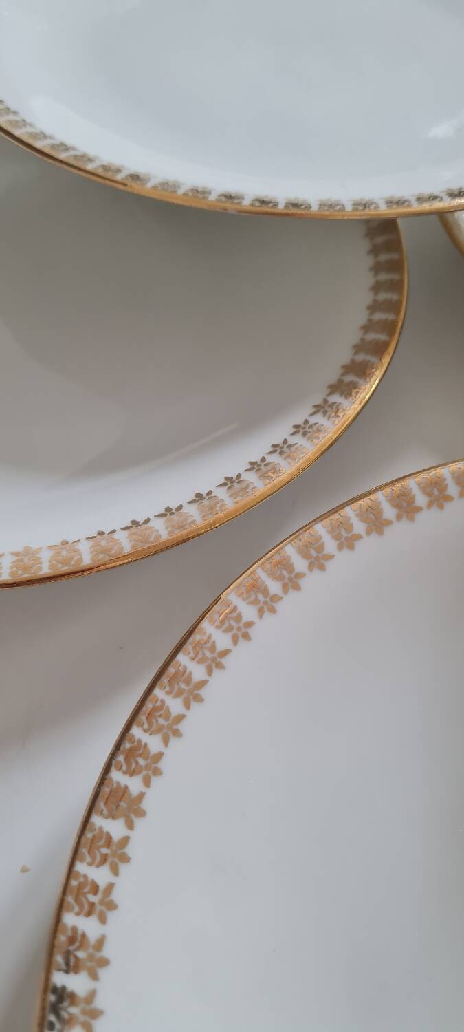 Set of 10 porcelain dessert plates