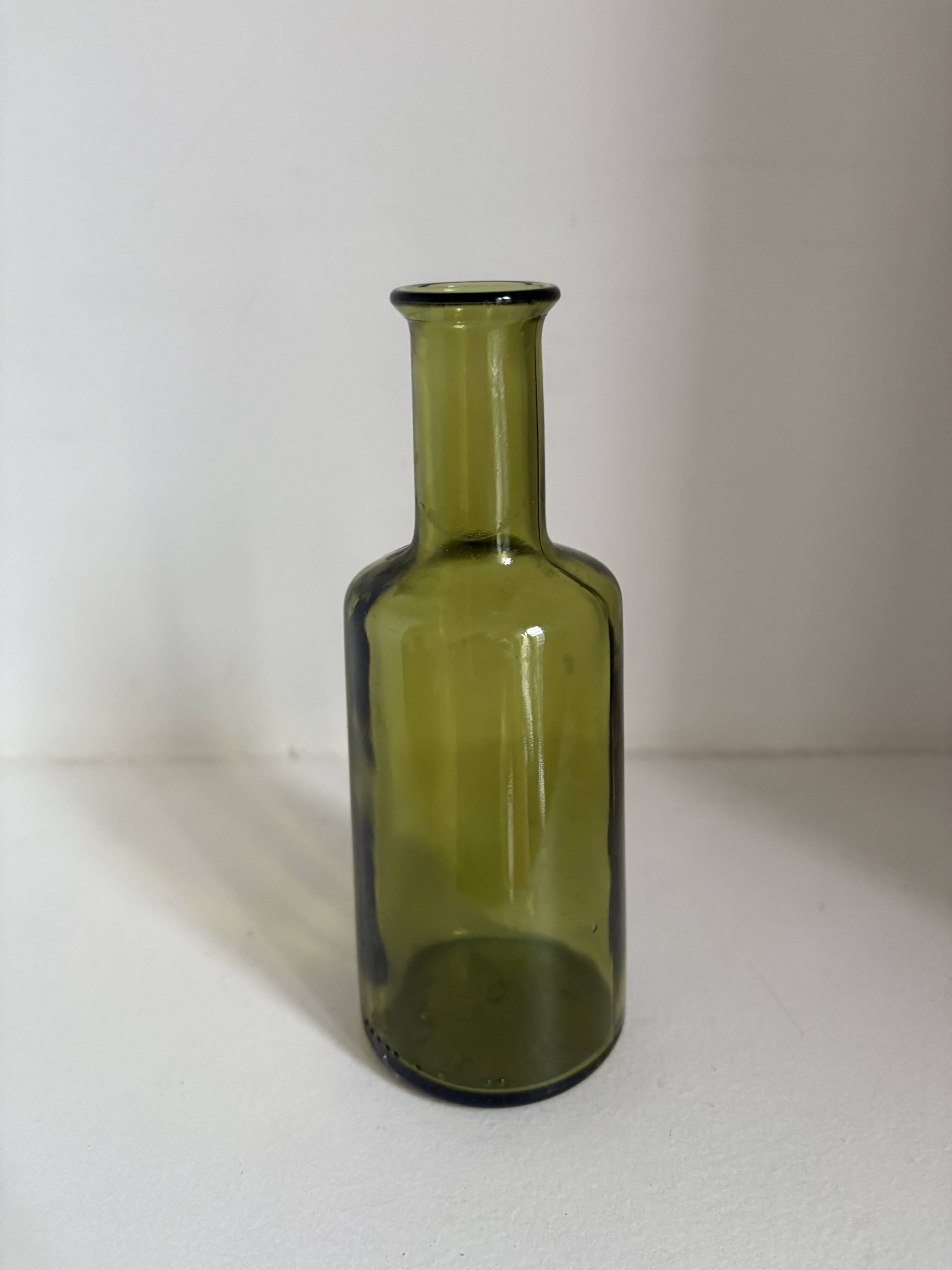 Set of 18 decorative items