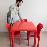 Ensemble de salle à manger rouge « Selene » par Vico Magistretti pour Artemide, années 1960