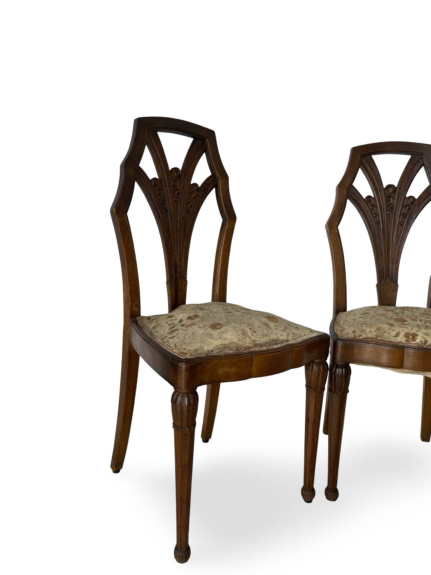 Ensemble de 6 chaises de salle à manger en noyer sculpté Art Déco, années 1920/1930