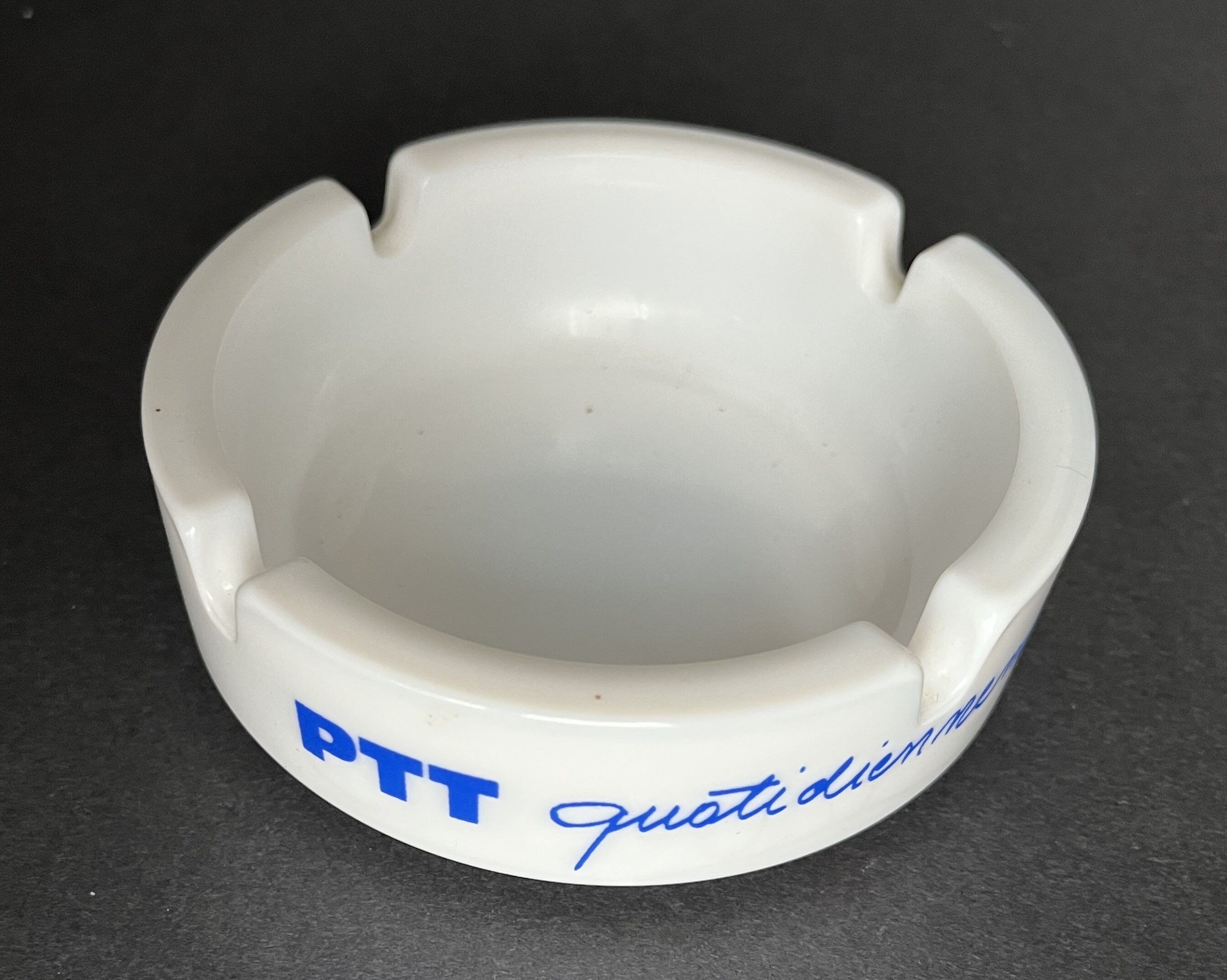 Ensemble de trois cendriers