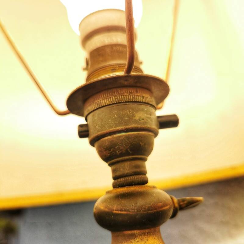 Tripod floor lamp in gilded bronze