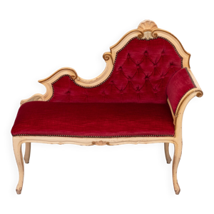 Canapé en velours rouge - xvi