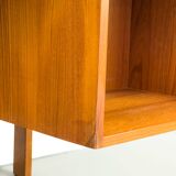 Bureau autoportant en teck avec porte et tiroirs, années 1970