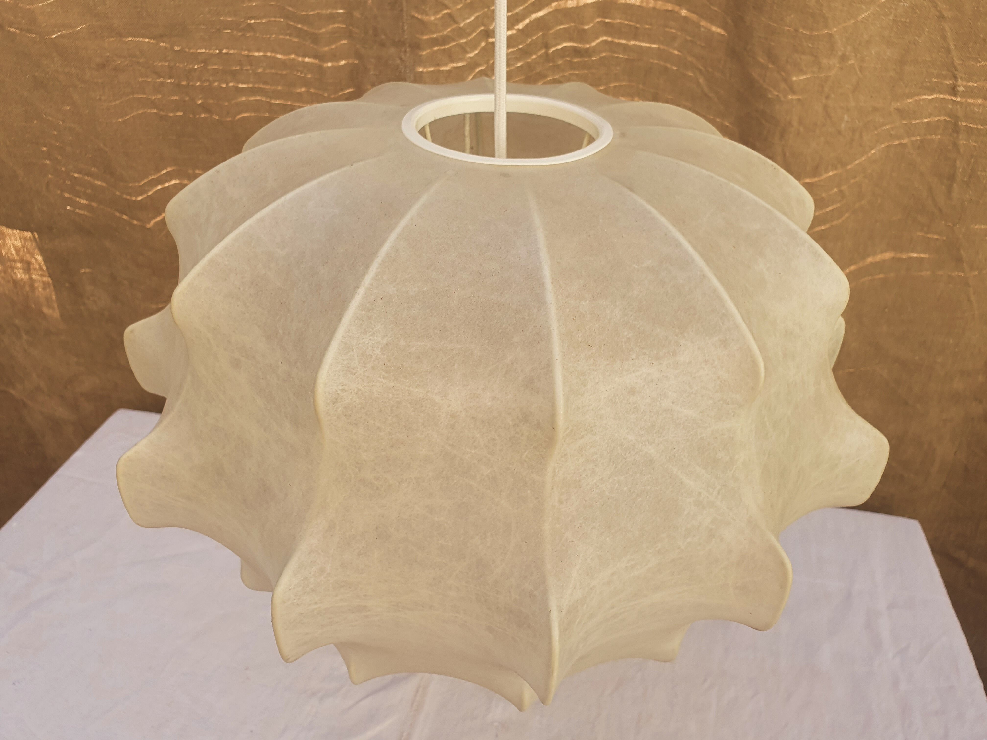 Cocoon style pendant lamp