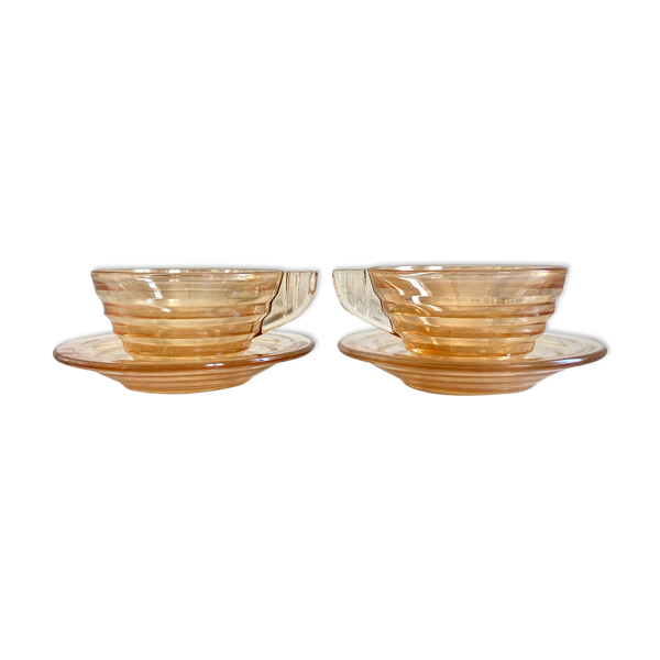 Tasses à café et soucoupes