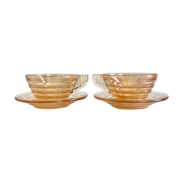 Tasses à café et soucoupes