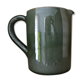 Pichet en grès vert