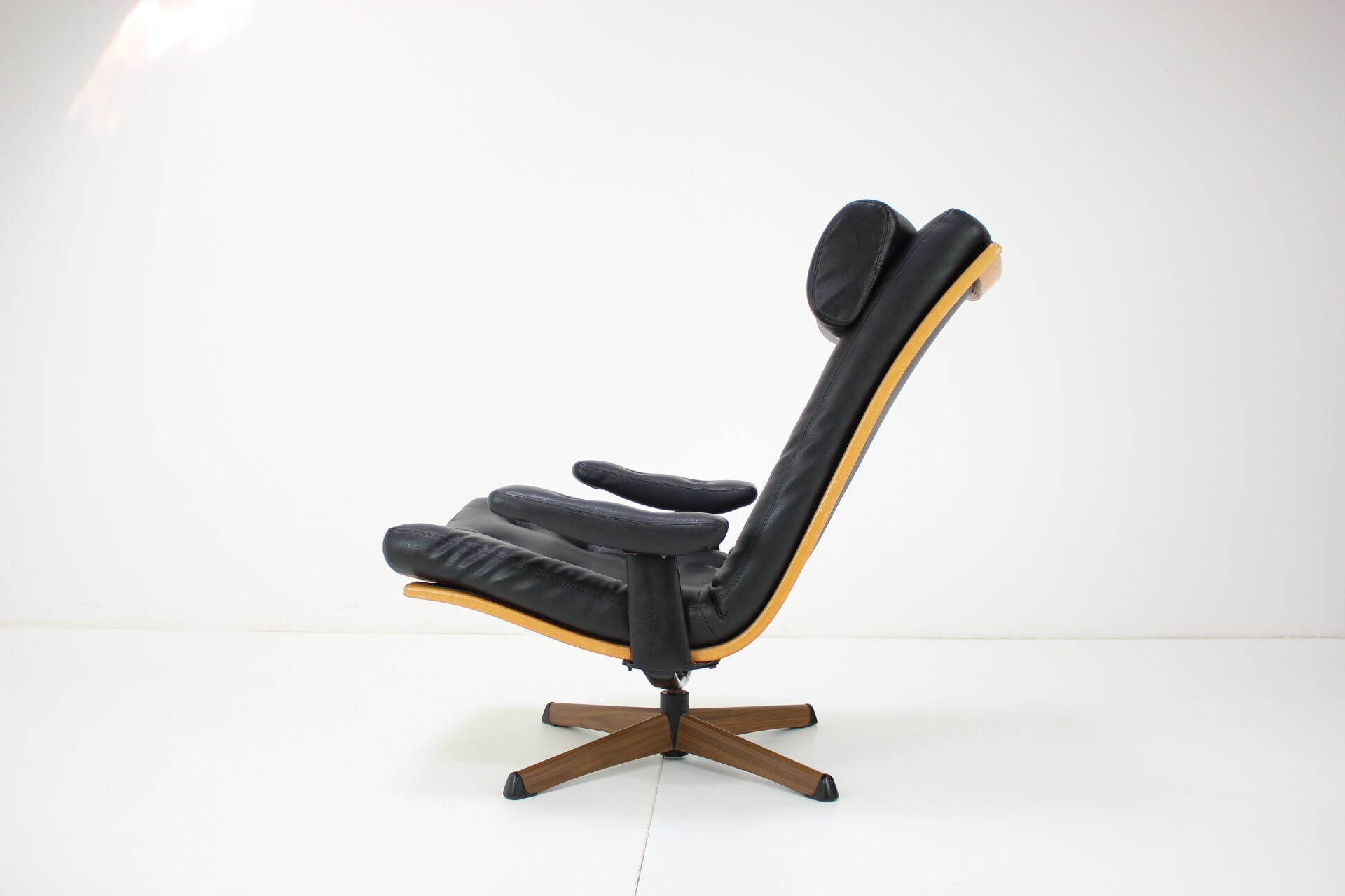 Mid-century swivel Chair by Gote Mobler, 1960's.