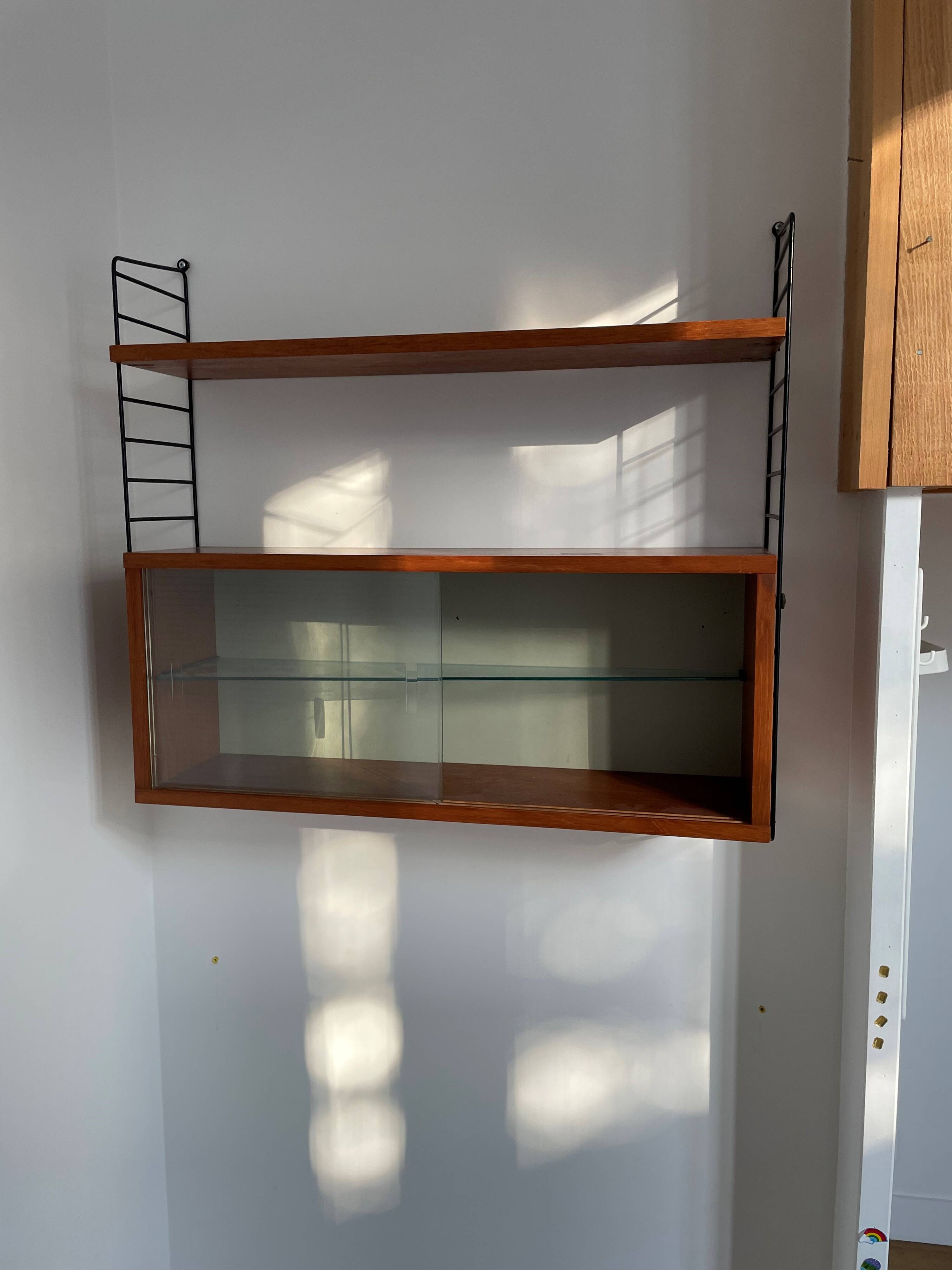 Etagère string vintage : caisson vitré + planche