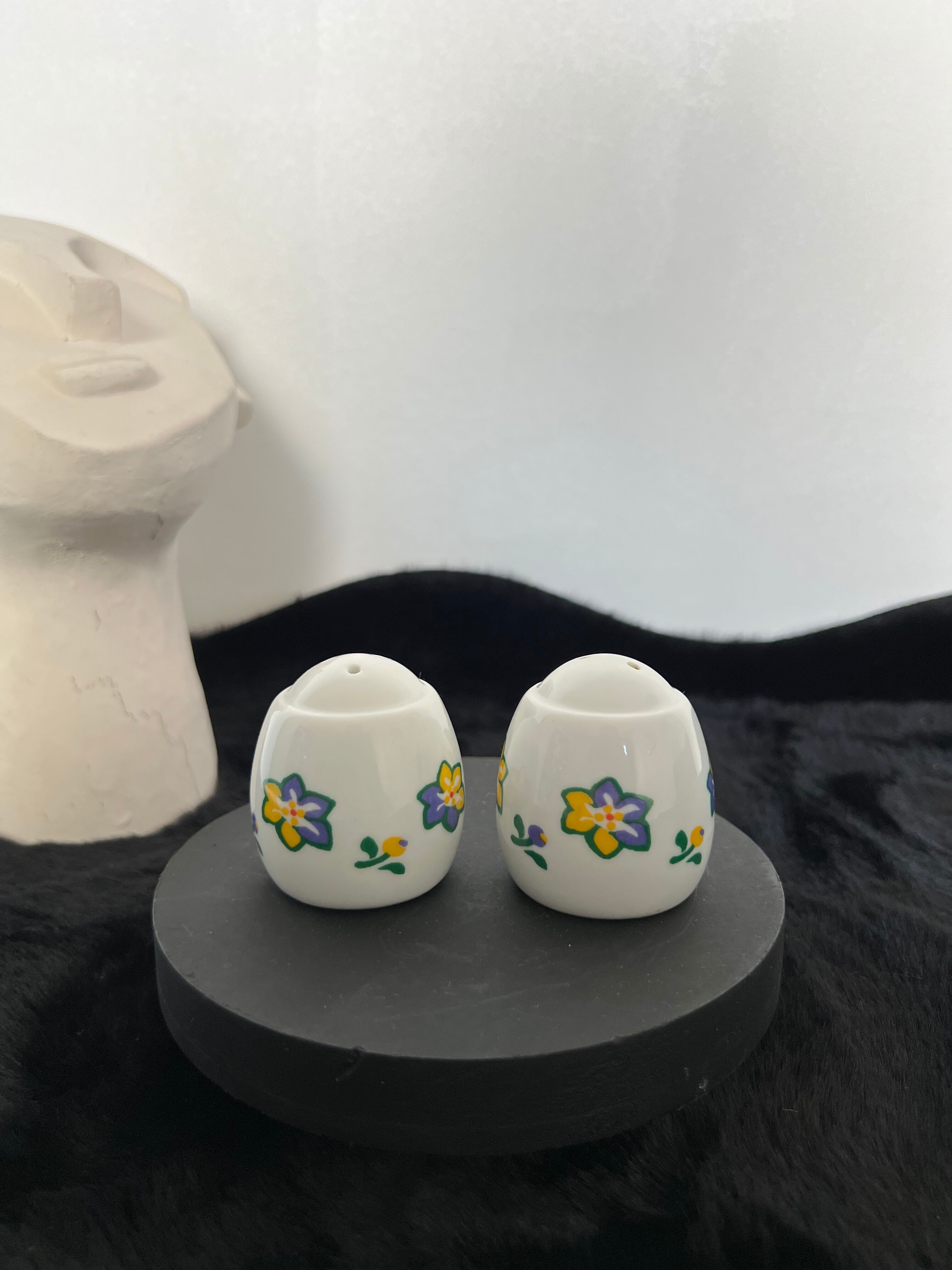 Porcelain pepper shaker Françoise Saget
