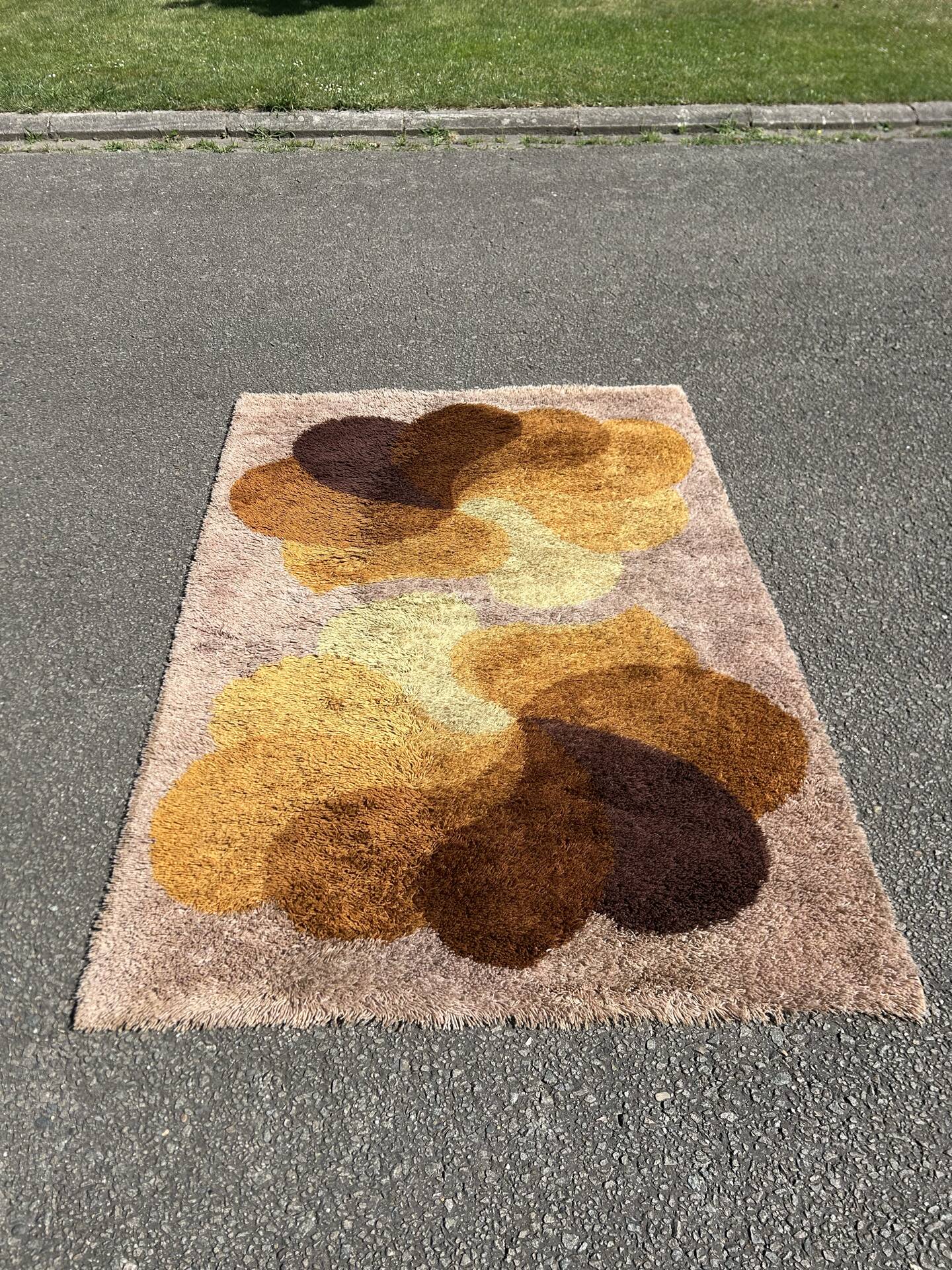 Vintage space age Desso carpet
