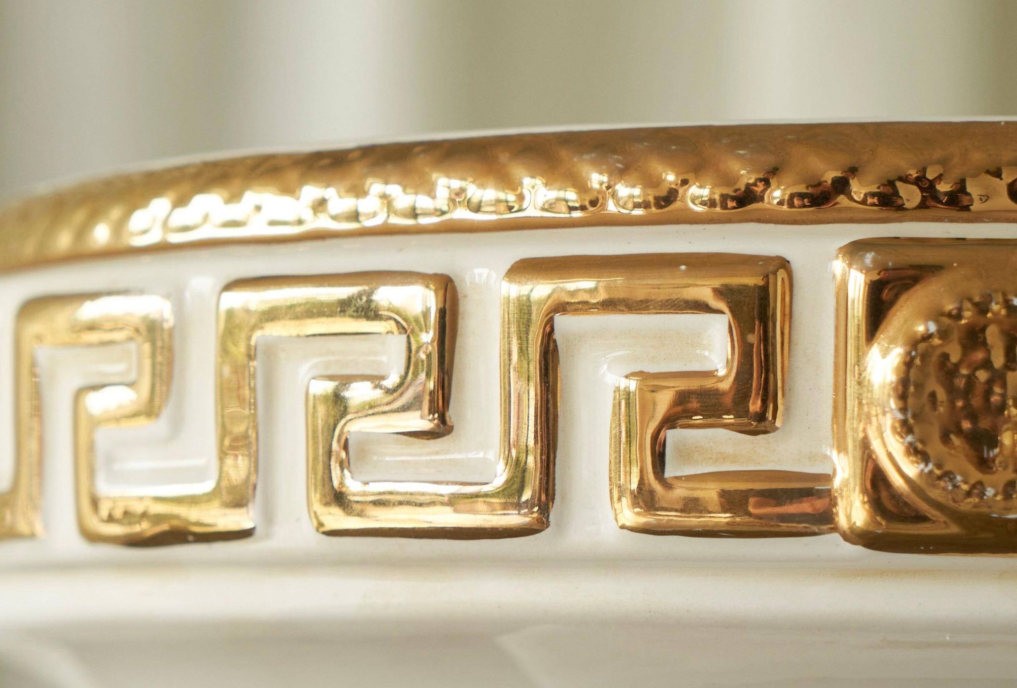 Large central piece Italian pottery in the style of Gianni Versace from the 1970s.