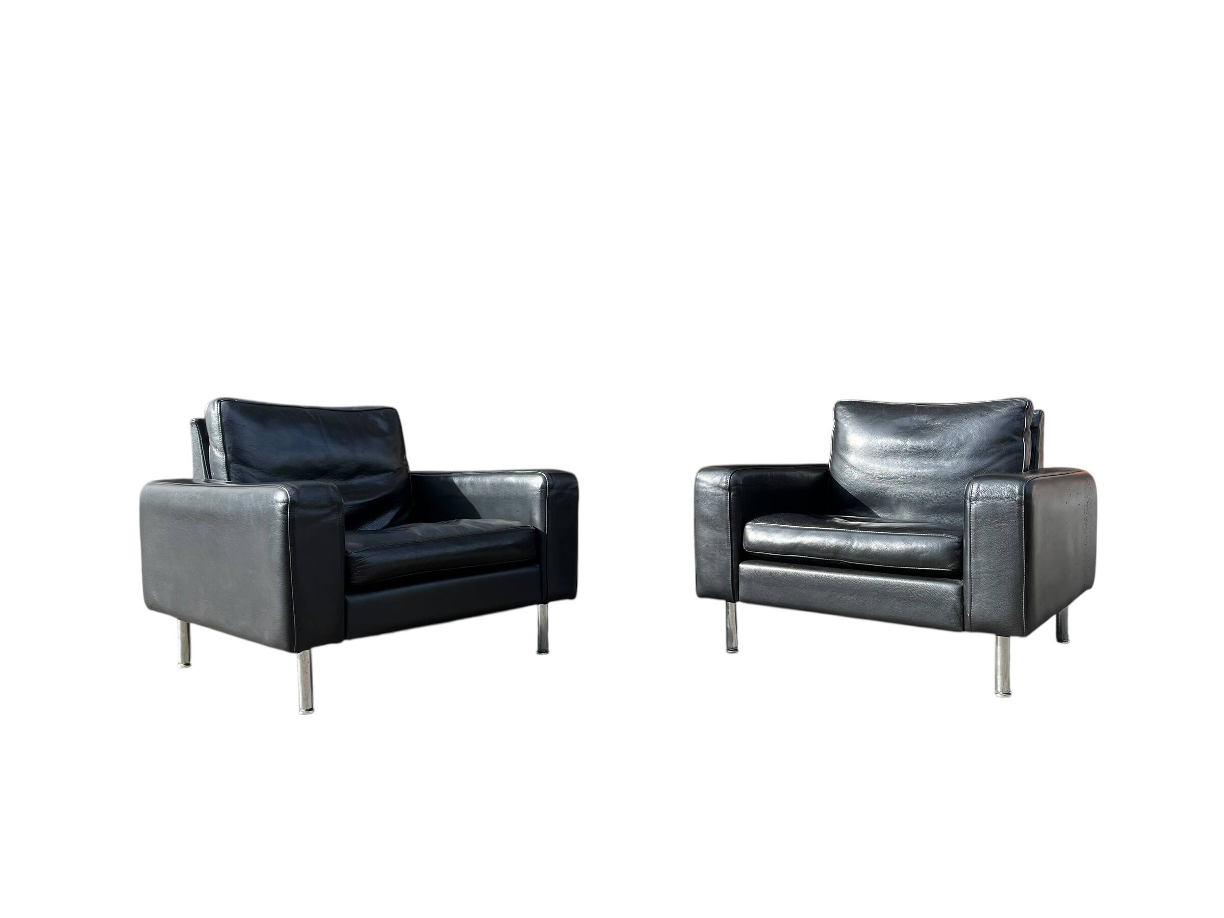 Lot de 2 fauteuils en cuir au design vintage