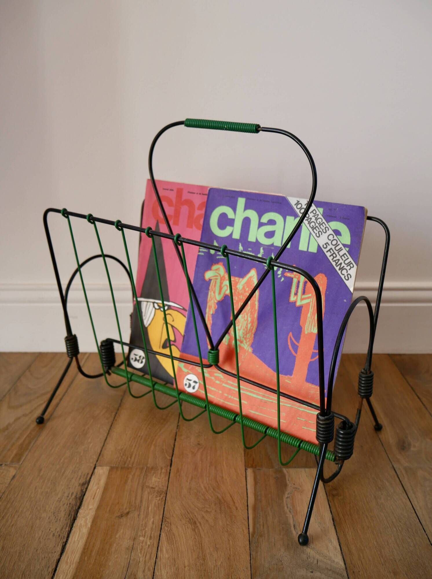 Magazine holder in green scoubidou and black metal from the 60s