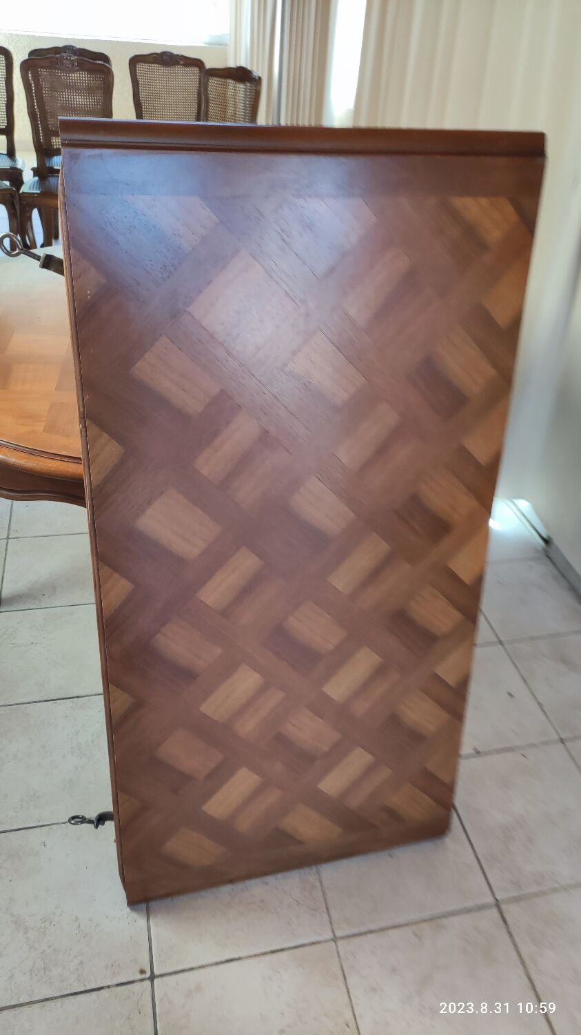 Round table and 6 chairs