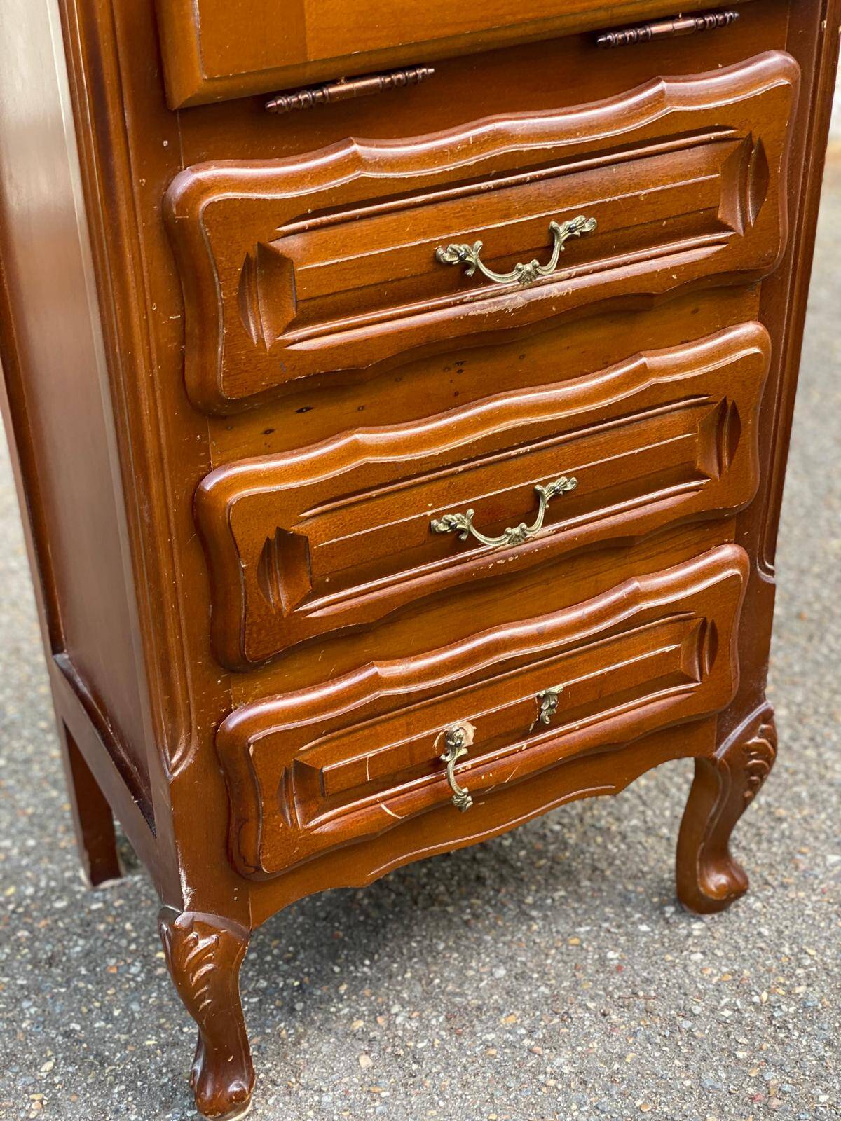 Commode en bois massif Louis XV chiffonnier