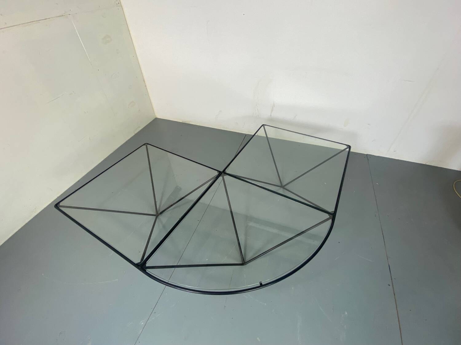 Table Basse Moderniste Furtive en Acier et Verre, Italie, années 1980