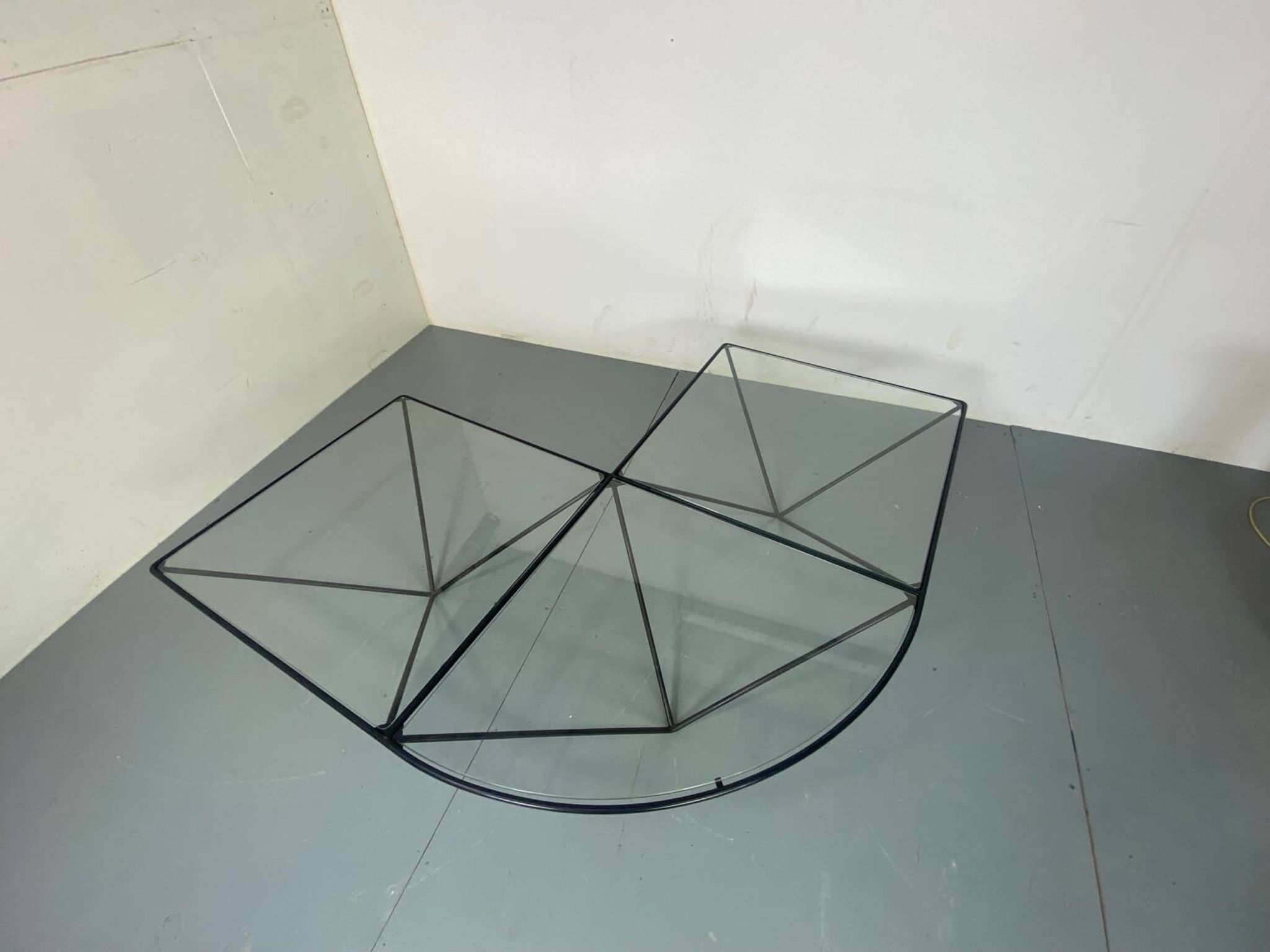 Table Basse Moderniste Furtive en Acier et Verre, Italie, années 1980