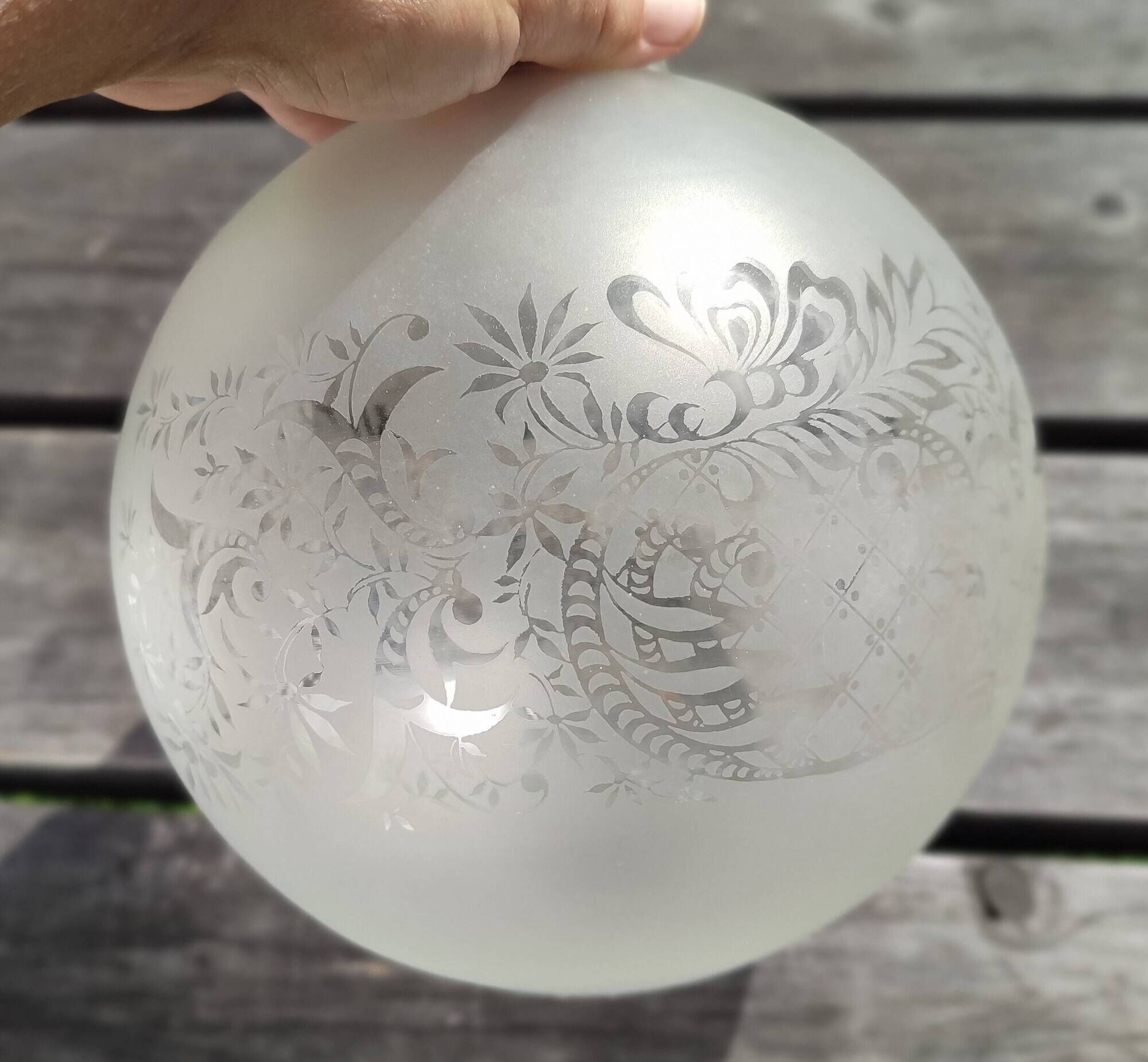 Frosted glass suspension globe with floral patterns in Art Deco style.