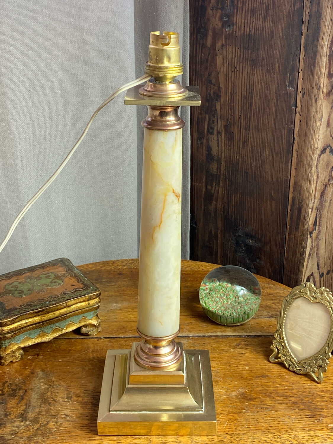 Lamp base in onyx and brass