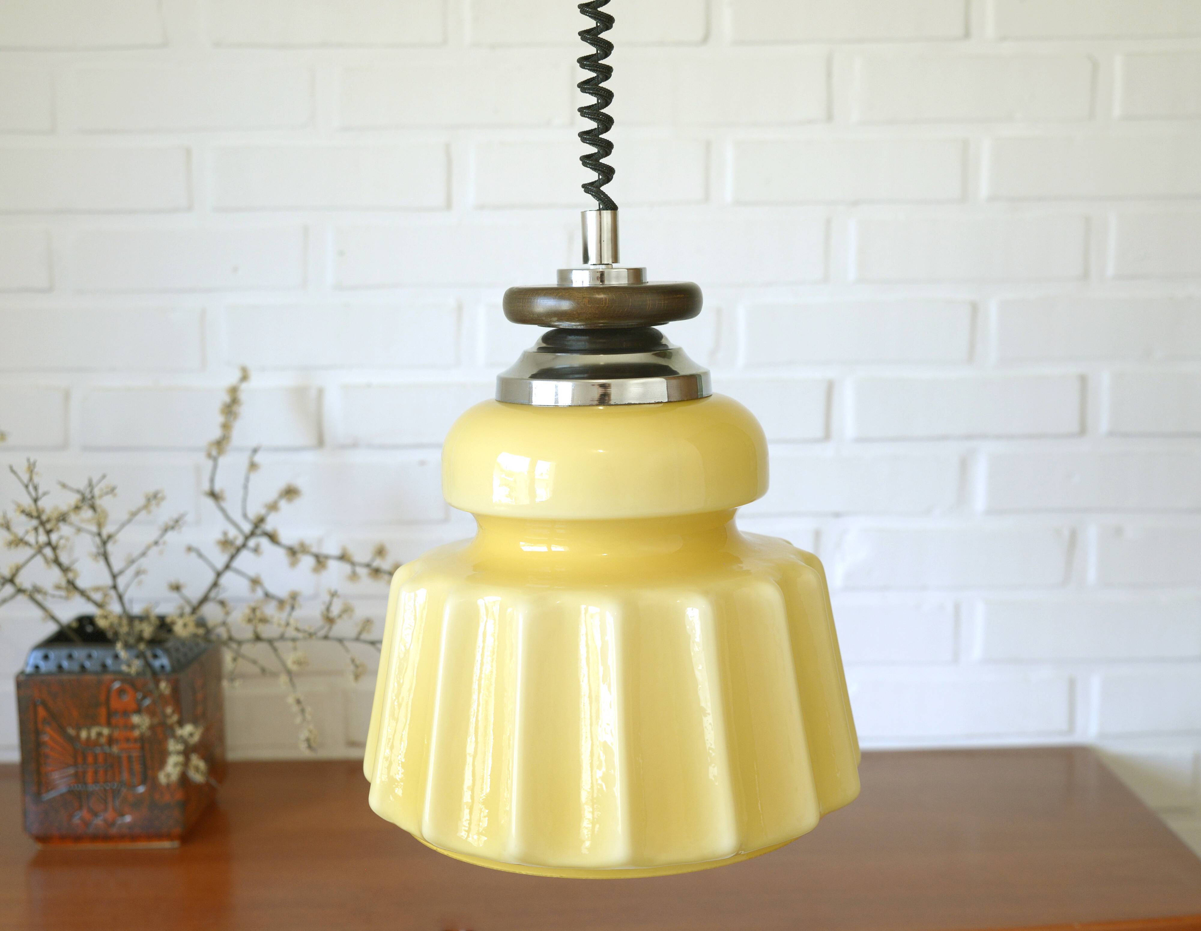Suspension en verre beige, Yougoslavie 1970-80