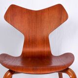 Arne Jacobsen chair model 3130 by Fritz Hansen