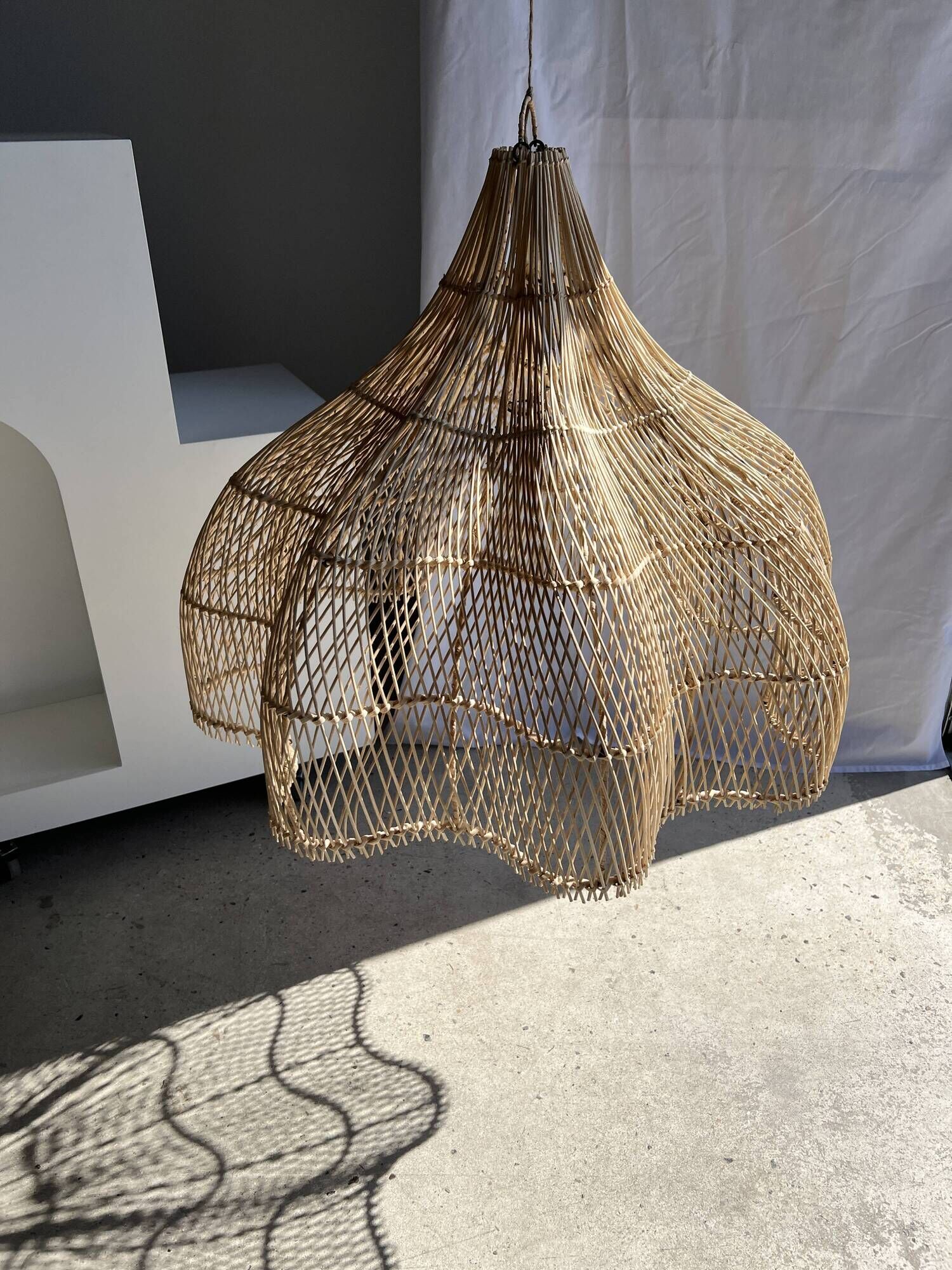 Rattan pendant lamp in the shape of a flower