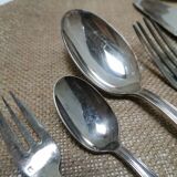 Silver metal cutlery set