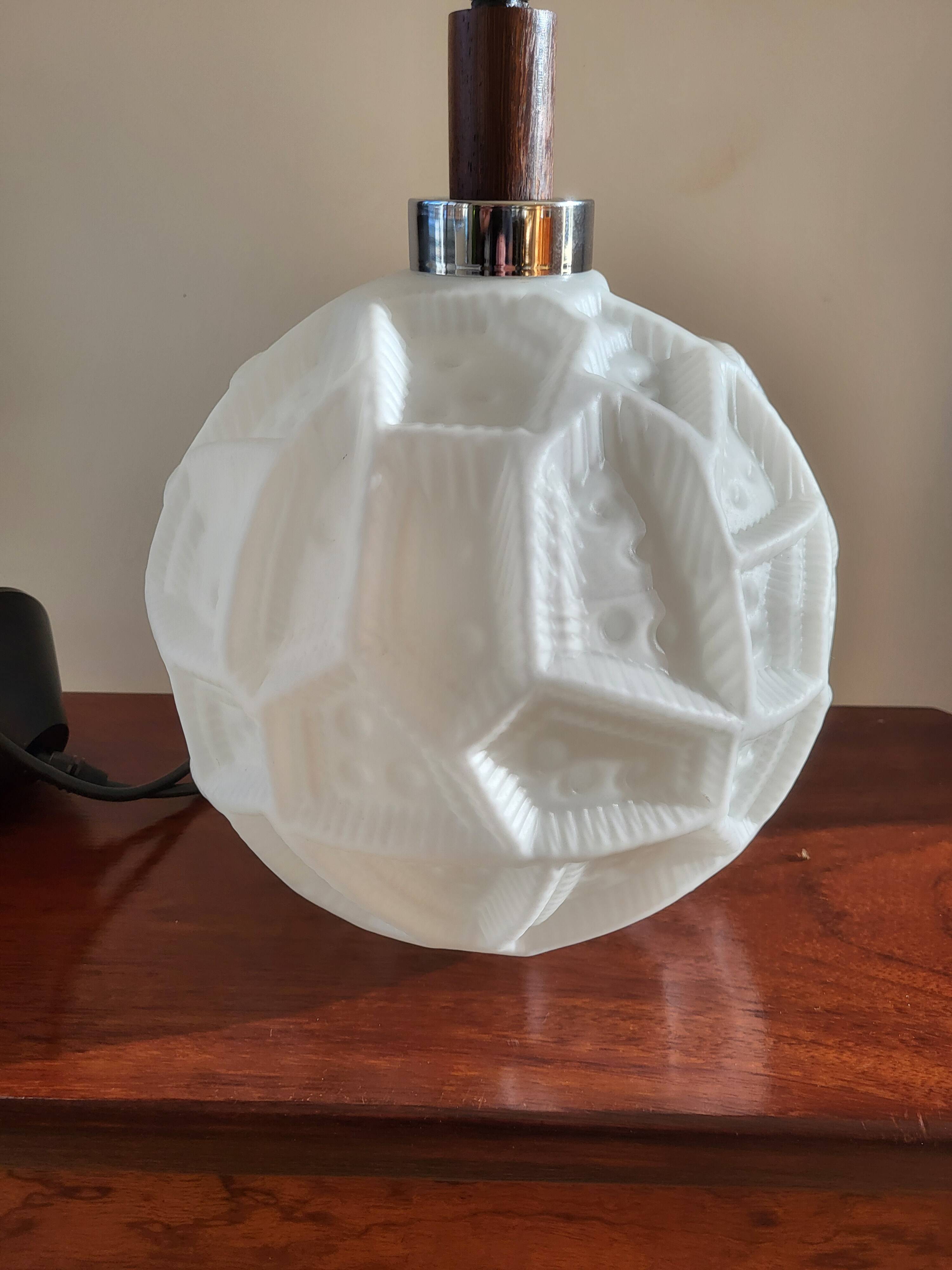 Lampe à suspension vintage, vermoedelijk Peill & Putzler, verre opalin avec relief