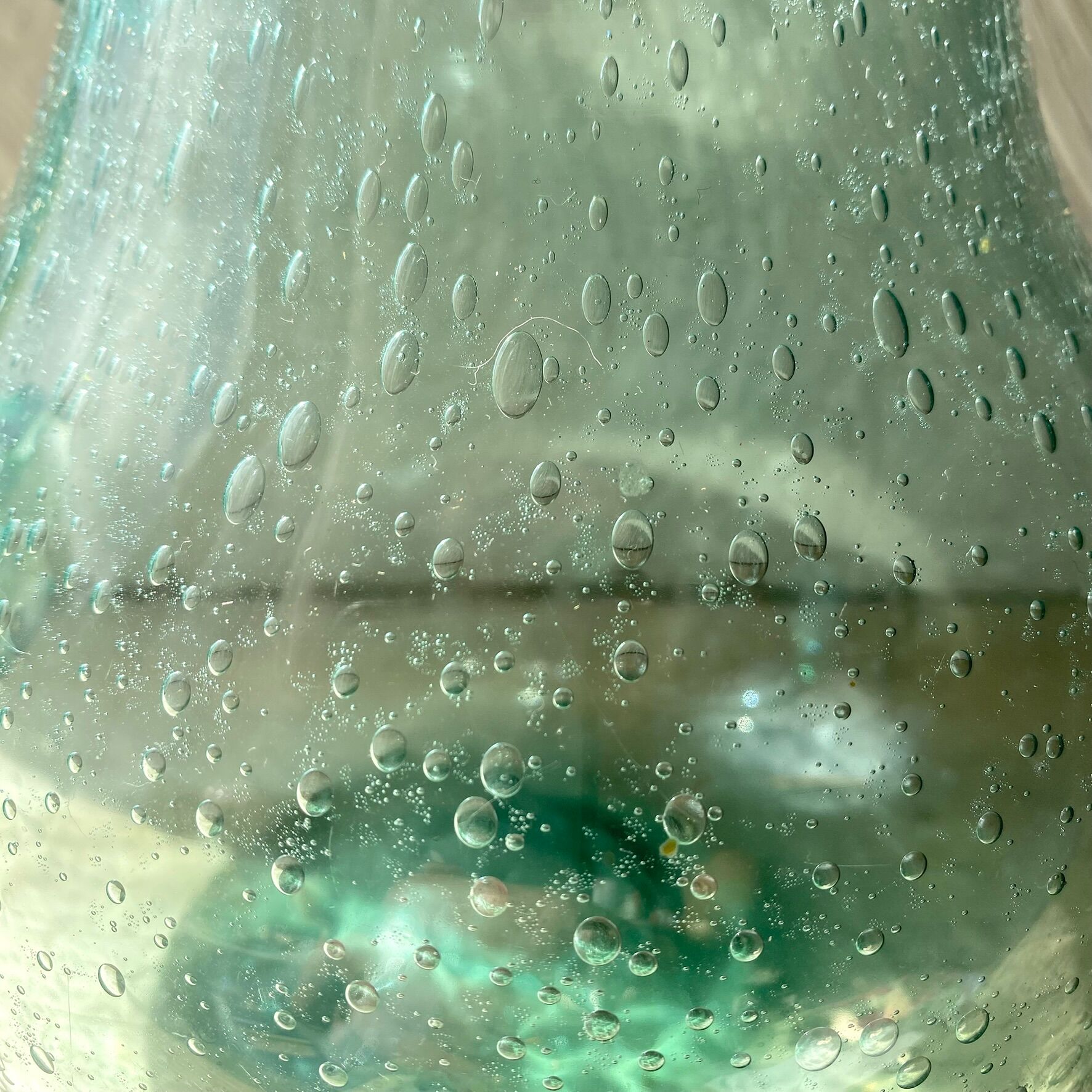 Pichet en verre  soufflé bullé  H24 cm