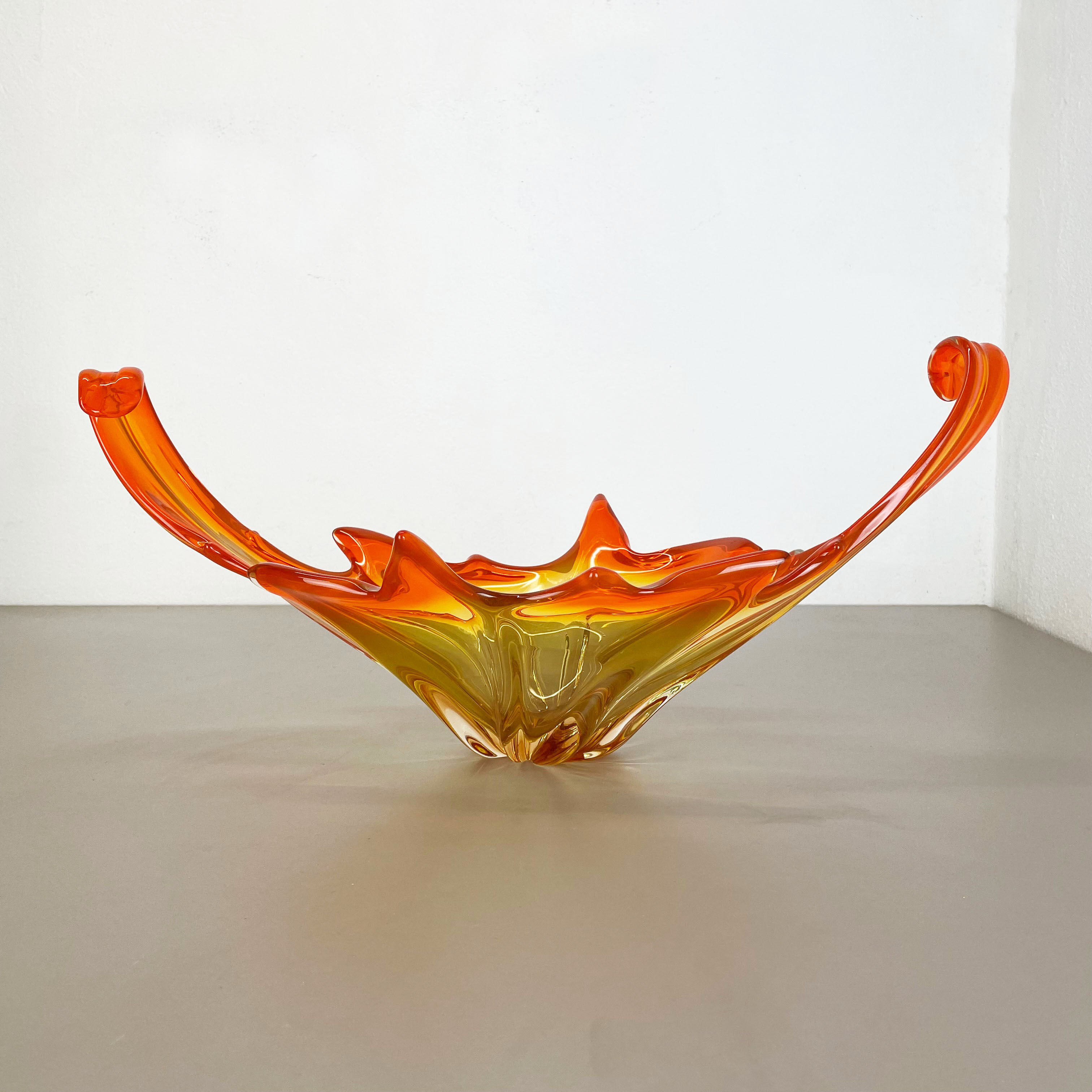 1,9kg Murano Glass "Centerpiece" 50cm Bowl Shell Element Murano, Italy, 1970