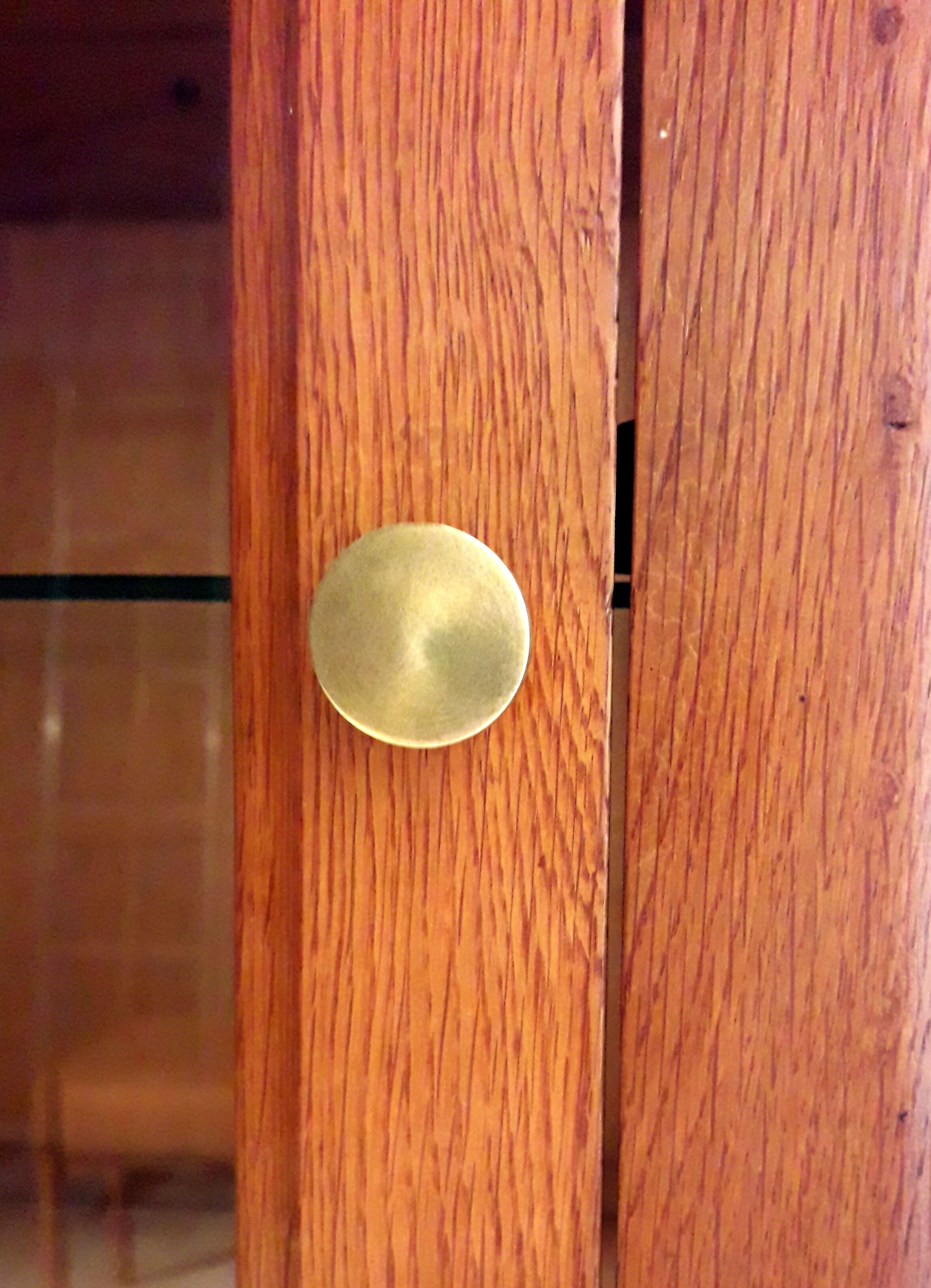 Furniture showcase compass feet