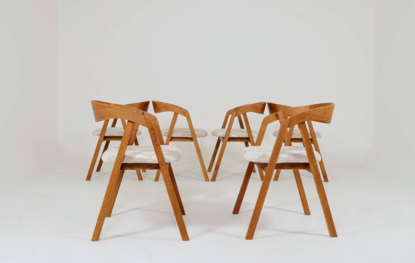 Set of 6 rustic oak wood dining chairs in safari beige.