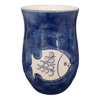 Vase or pot with utensils