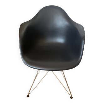 Small EAMES PLASTIC ARMCHAIR DAR Armchair with Eiffel Tower legs