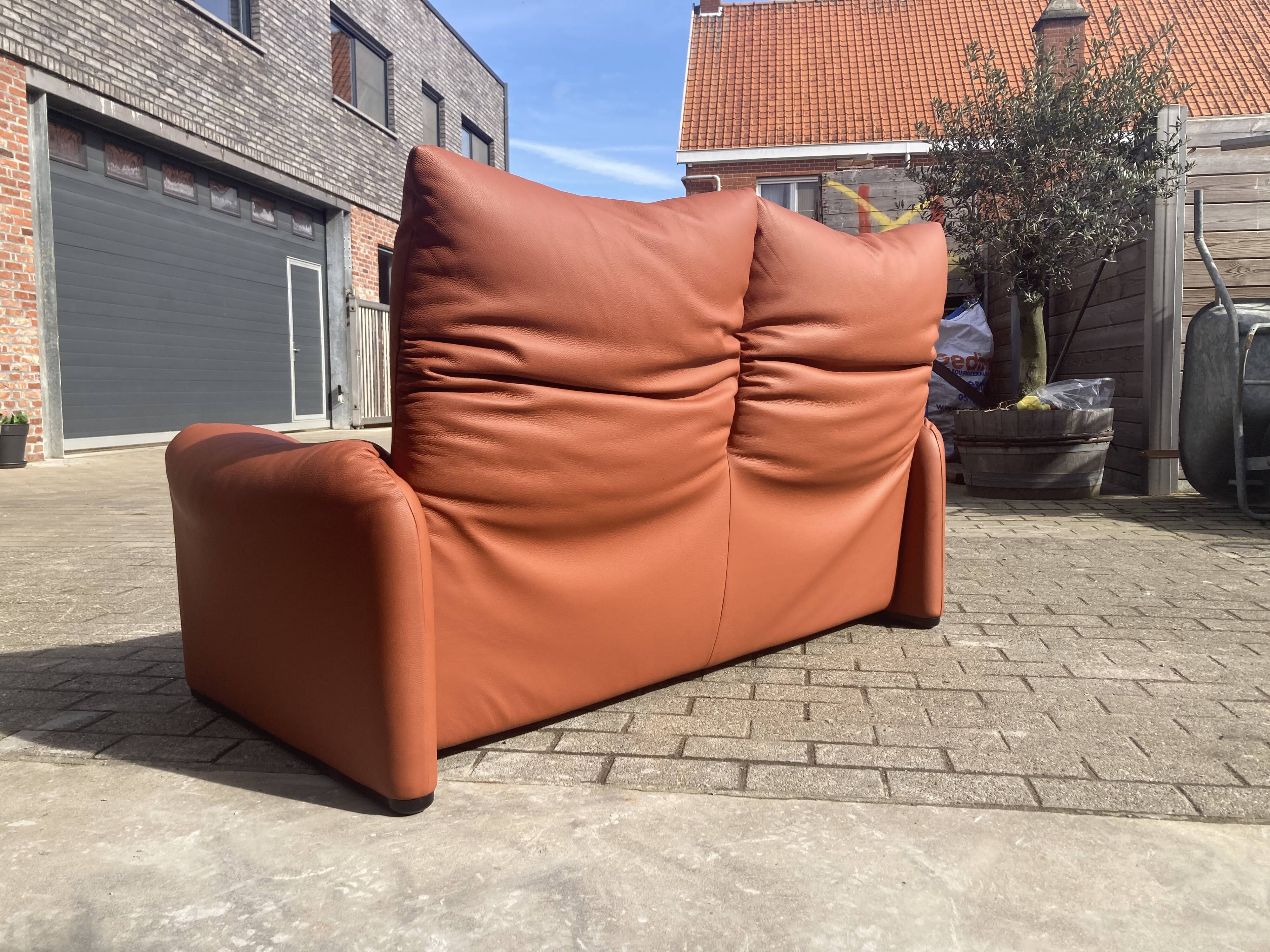 Cassina Maralunga 2seater by Vico Magistretti