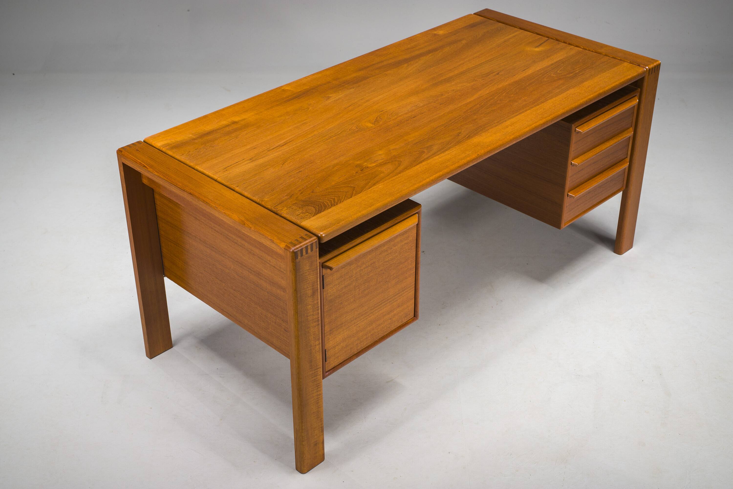 Mid-Century Teak Freestanding Desk from GV Møbler, 1960s