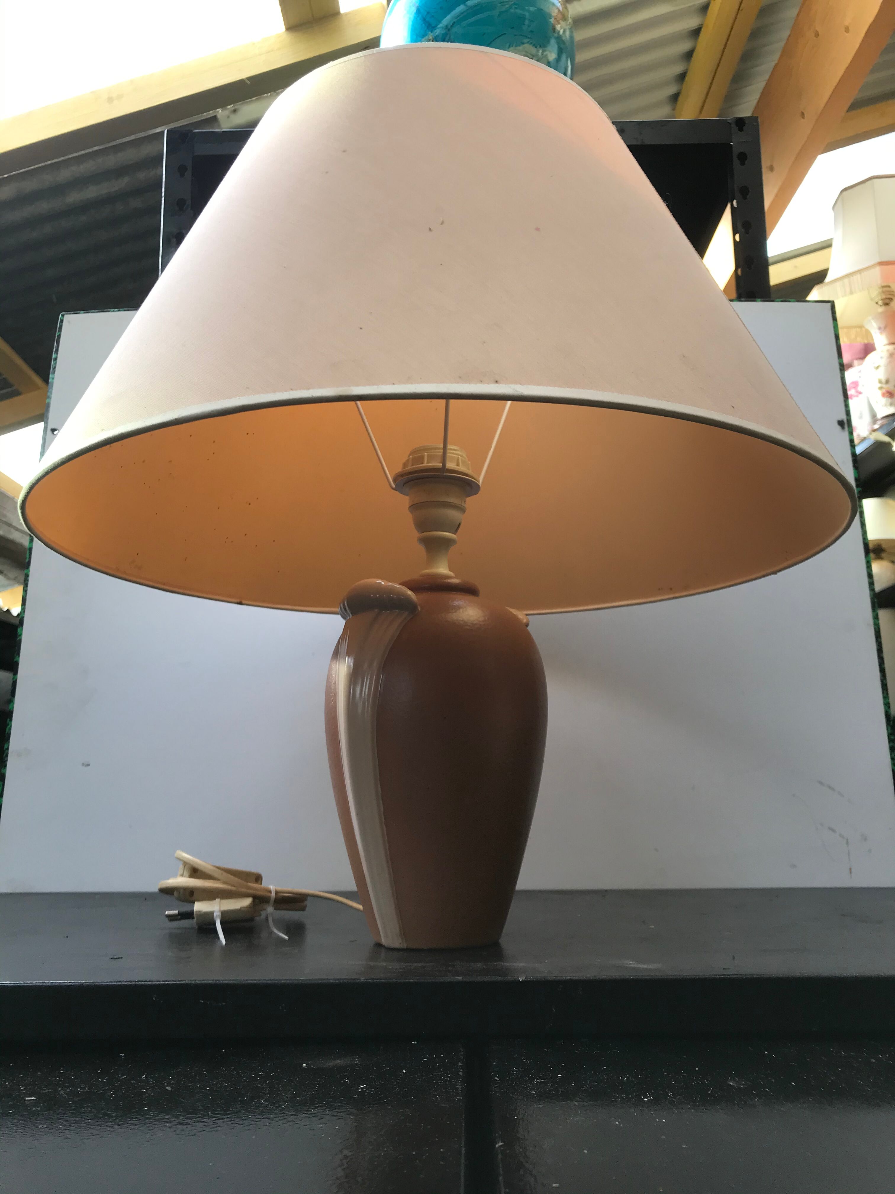 Former schuytener ceramics robert lamp - vintage cream lampshade